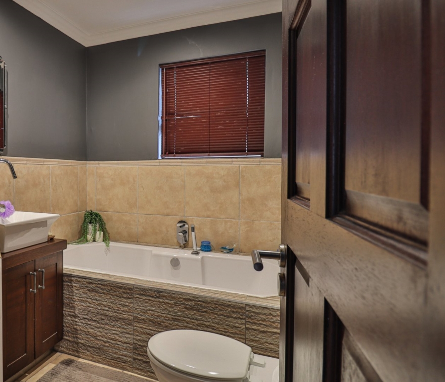 6 Bedroom Property for Sale in Moquini Coastal Estate Western Cape